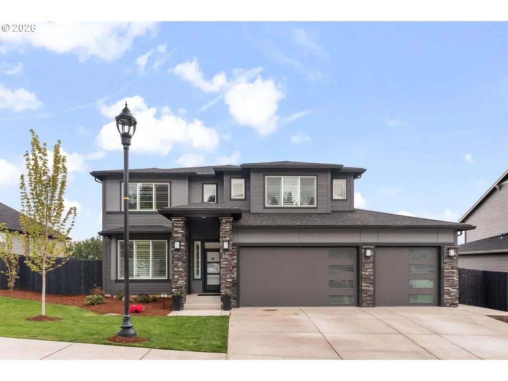 124 W 20th Way La Center WA 98629