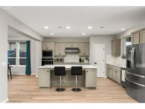 124 W 20th Way La Center WA 98629