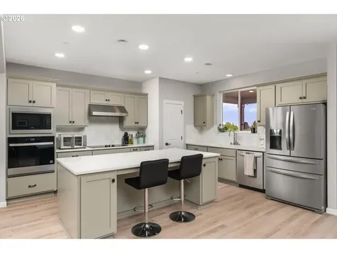 124 W 20th Way La Center WA 98629