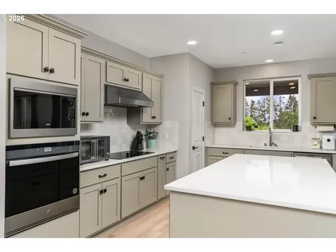 124 W 20th Way La Center WA 98629