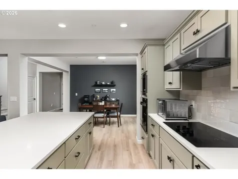124 W 20th Way La Center WA 98629