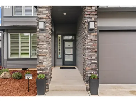 124 W 20th Way La Center WA 98629