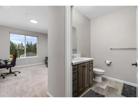 124 W 20th Way La Center WA 98629