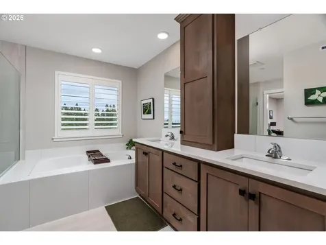 124 W 20th Way La Center WA 98629