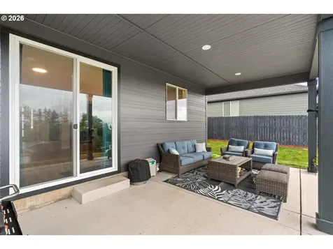 124 W 20th Way La Center WA 98629