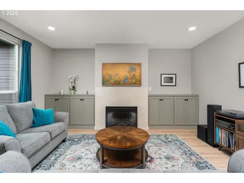 124 W 20th Way La Center WA 98629