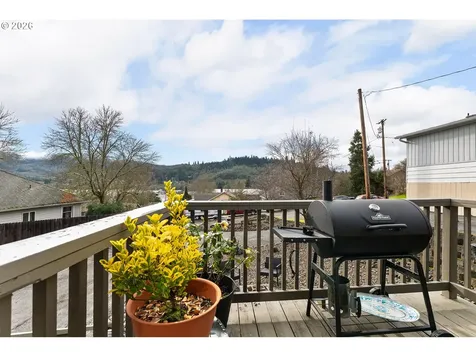 2046 NE Freemont Avenue Roseburg OR 97470