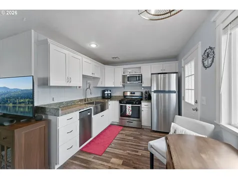 2046 NE Freemont Avenue Roseburg OR 97470