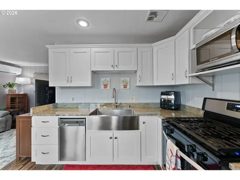 2046 NE Freemont Avenue Roseburg OR 97470