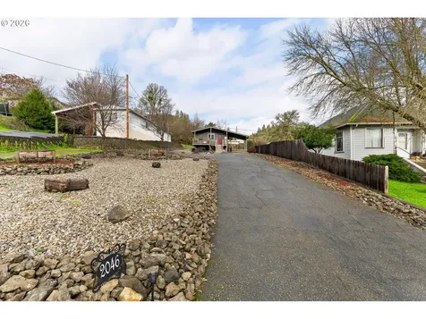 2046 NE Freemont Avenue Roseburg OR 97470