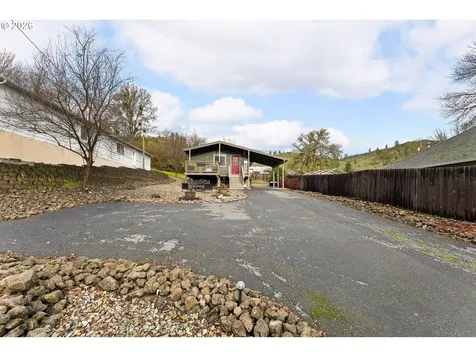 2046 NE Freemont Avenue Roseburg OR 97470