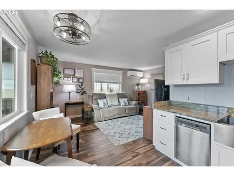 2046 NE Freemont Avenue Roseburg OR 97470