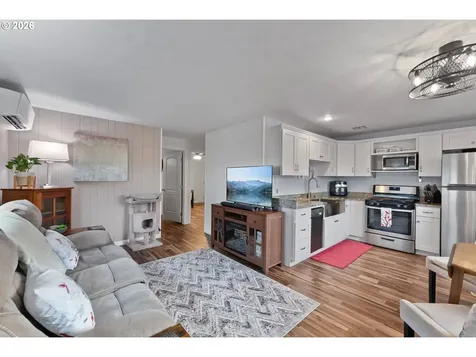 2046 NE Freemont Avenue Roseburg OR 97470