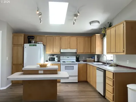 1111 SE 3rd Avenue Canby OR 97013