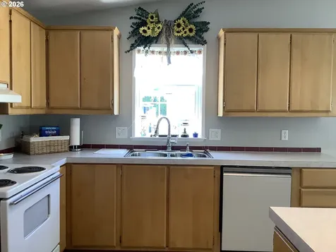 1111 SE 3rd Avenue Canby OR 97013