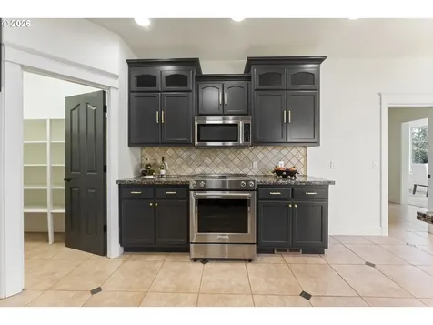 965 Caradon Court NW Salem OR 97304