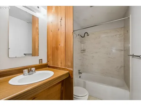 237 Myoak Drive Eugene OR 97404