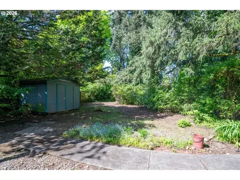 237 Myoak Drive Eugene OR 97404