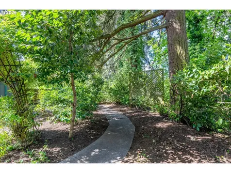 237 Myoak Drive Eugene OR 97404