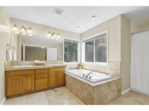 16715 NE 5th Street Vancouver WA 98684