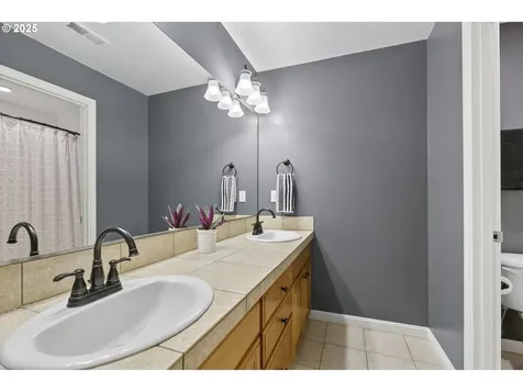 16715 NE 5th Street Vancouver WA 98684