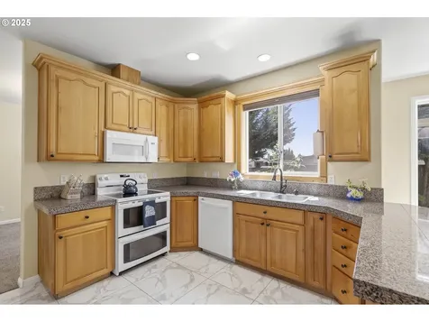 16715 NE 5th Street Vancouver WA 98684