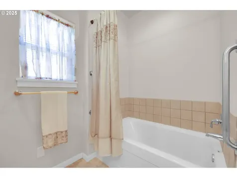 88075 9th Street Veneta OR 97487