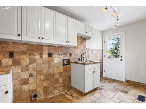 17454 NW Gilbert Lane Portland OR 97229