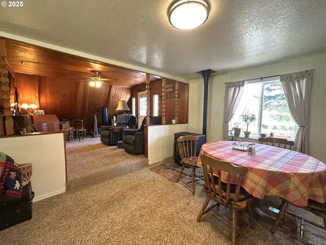 527 Old Homestead Drive Oakland OR 97462