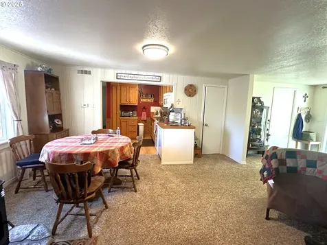 527 Old Homestead Drive Oakland OR 97462