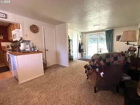 527 Old Homestead Drive Oakland OR 97462
