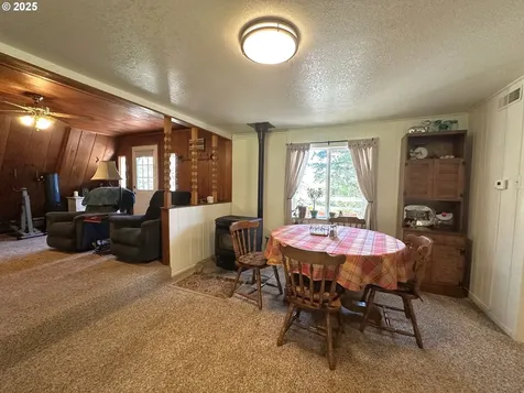 527 Old Homestead Drive Oakland OR 97462