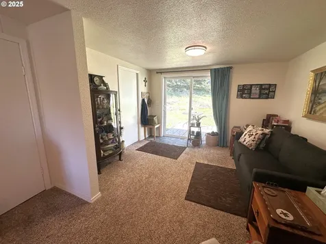 527 Old Homestead Drive Oakland OR 97462