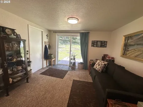 527 Old Homestead Drive Oakland OR 97462