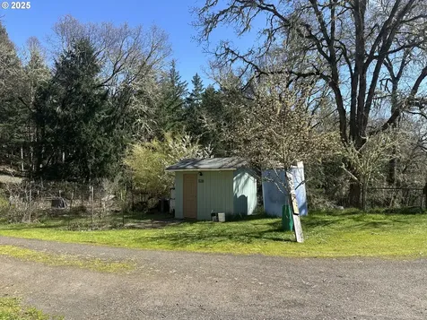 527 Old Homestead Drive Oakland OR 97462