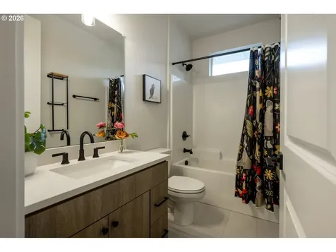 6272 NE 6th Avenue Portland OR 97211