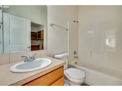 8021 NE 22nd Street Vancouver WA 98664