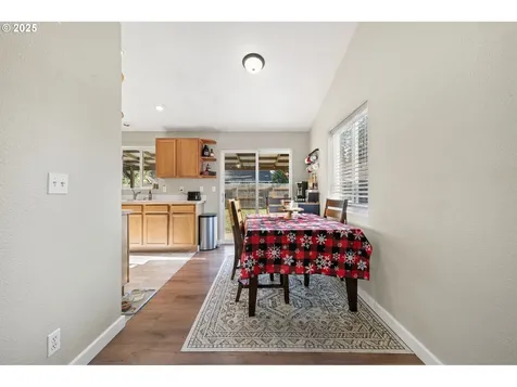 692 N 1st Street Creswell OR 97426