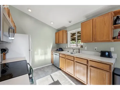692 N 1st Street Creswell OR 97426