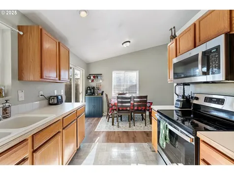 692 N 1st Street Creswell OR 97426