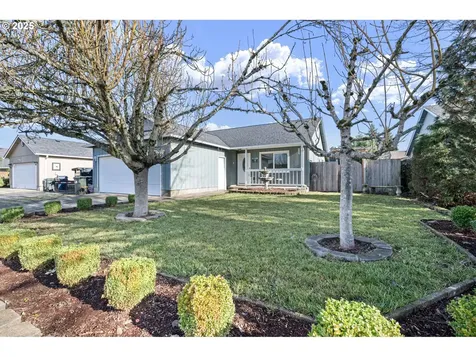 692 N 1st Street Creswell OR 97426