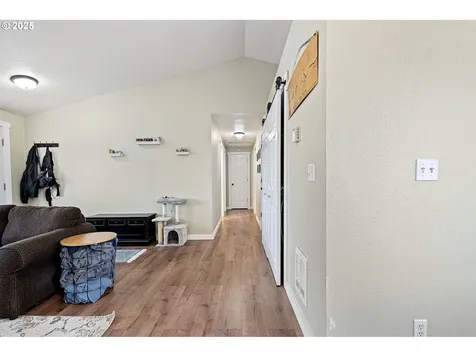 692 N 1st Street Creswell OR 97426