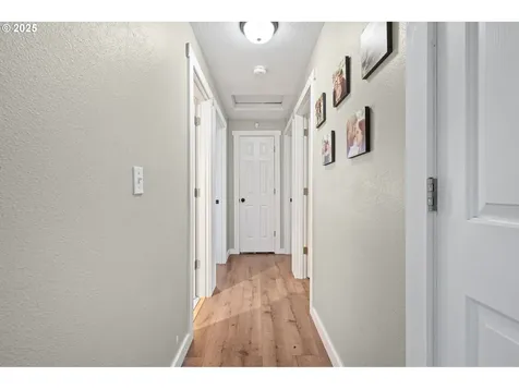 692 N 1st Street Creswell OR 97426