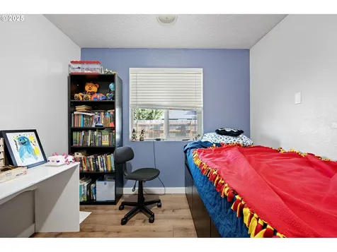 692 N 1st Street Creswell OR 97426