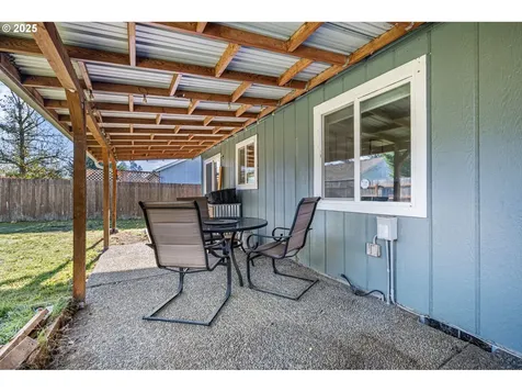 692 N 1st Street Creswell OR 97426