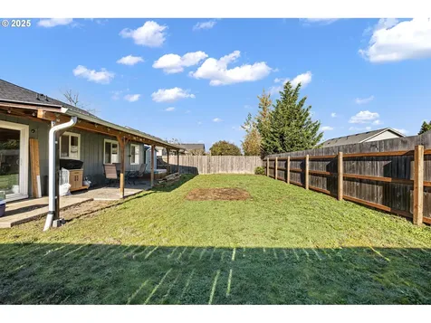 692 N 1st Street Creswell OR 97426