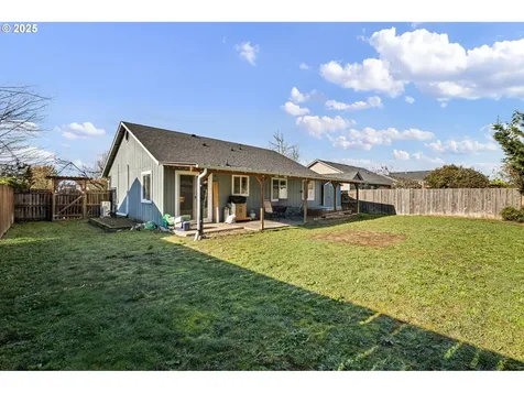 692 N 1st Street Creswell OR 97426