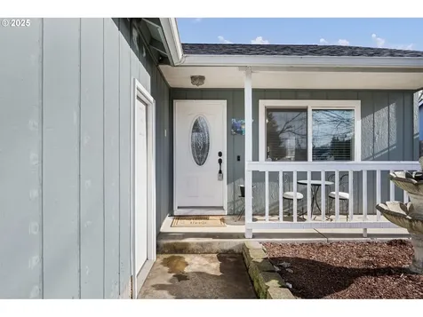 692 N 1st Street Creswell OR 97426