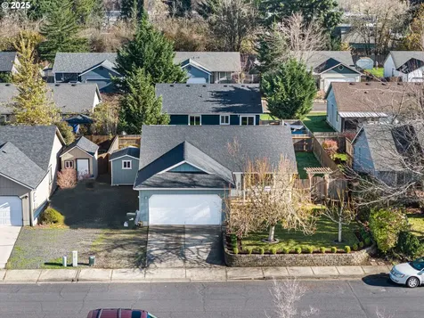 692 N 1st Street Creswell OR 97426