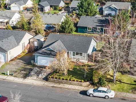 692 N 1st Street Creswell OR 97426